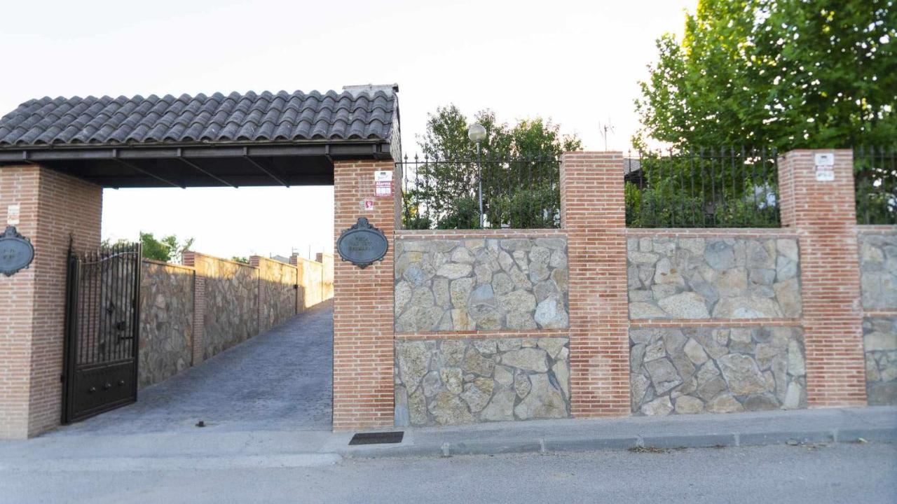 Villa Las Tres Hermanas Albarreal De Tajo By Toledo Ap エクステリア 写真